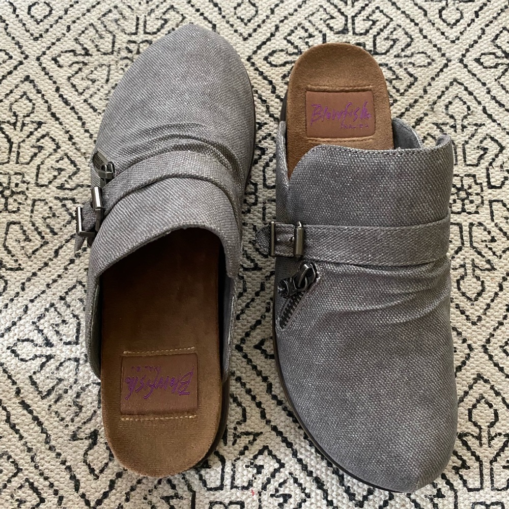Blowfish clogs